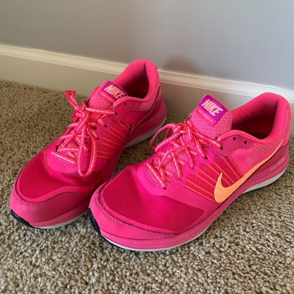 womens hot pink nike sneakers